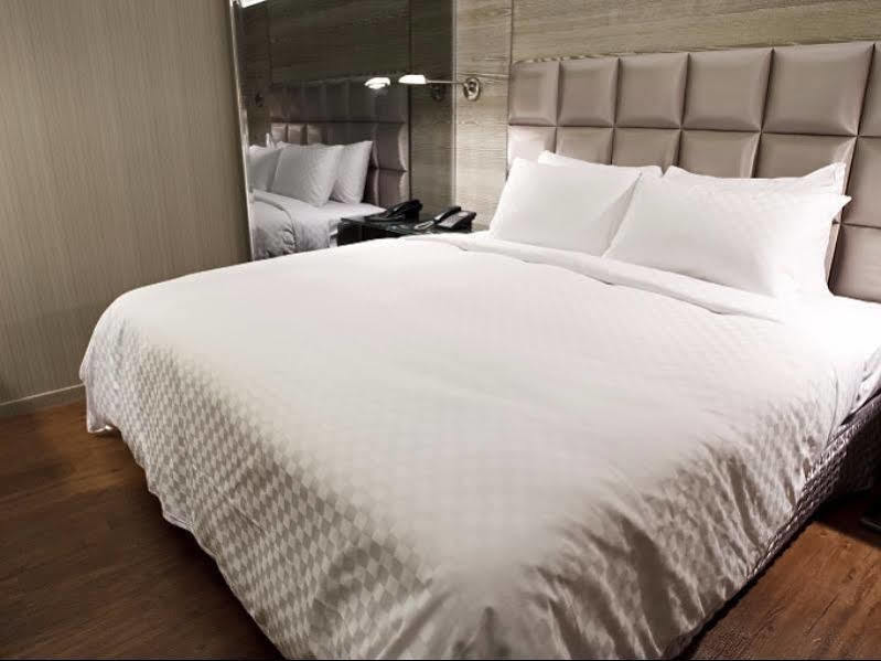 גאושיונג Royal Group Hotel Ho Yi Branch מראה חיצוני תמונה